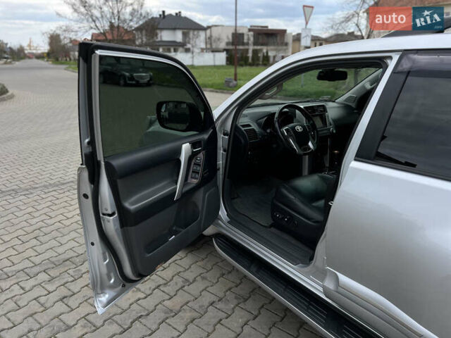 Серый Тойота Ленд Крузер Прадо, объемом двигателя 4 л и пробегом 220 тыс. км за 24300 $, фото 17 на Automoto.ua