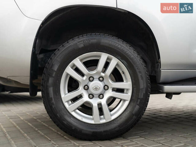 Сірий Тойота Ленд Крузер Прадо, об'ємом двигуна 3.96 л та пробігом 232 тис. км за 22900 $, фото 6 на Automoto.ua