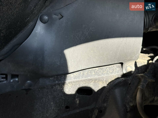 Серый Тойота Ленд Крузер Прадо, объемом двигателя 2.7 л и пробегом 200 тыс. км за 18499 $, фото 16 на Automoto.ua