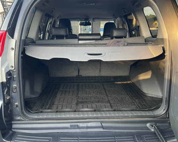 Серый Тойота Ленд Крузер Прадо, объемом двигателя 3 л и пробегом 478 тыс. км за 21500 $, фото 12 на Automoto.ua