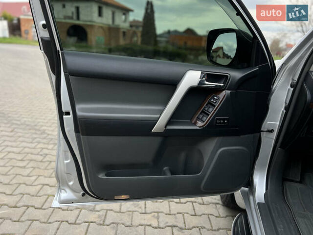 Серый Тойота Ленд Крузер Прадо, объемом двигателя 4 л и пробегом 220 тыс. км за 24300 $, фото 18 на Automoto.ua