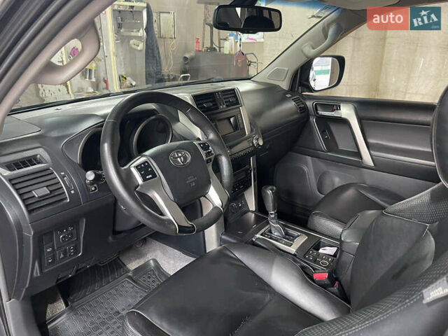 Серый Тойота Ленд Крузер Прадо, объемом двигателя 3 л и пробегом 478 тыс. км за 21500 $, фото 8 на Automoto.ua