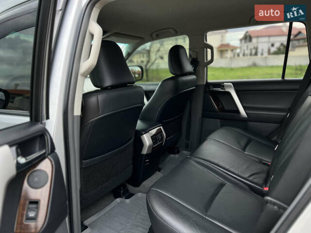 Серый Тойота Ленд Крузер Прадо, объемом двигателя 4 л и пробегом 220 тыс. км за 24300 $, фото 38 на Automoto.ua