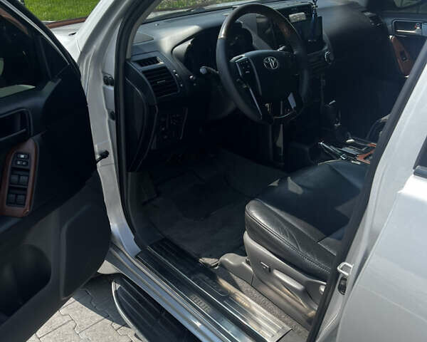 Сірий Тойота Ленд Крузер Прадо, об'ємом двигуна 2.69 л та пробігом 248 тис. км за 18300 $, фото 5 на Automoto.ua