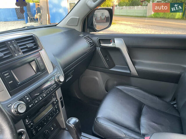 Серый Тойота Ленд Крузер Прадо, объемом двигателя 3 л и пробегом 478 тыс. км за 21500 $, фото 15 на Automoto.ua