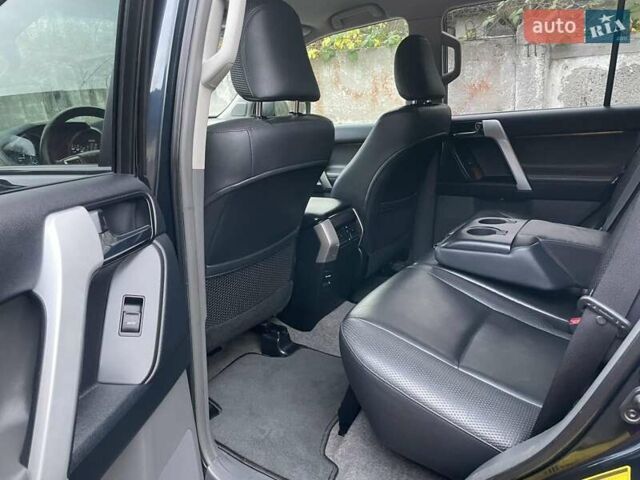 Серый Тойота Ленд Крузер Прадо, объемом двигателя 4 л и пробегом 240 тыс. км за 22950 $, фото 16 на Automoto.ua