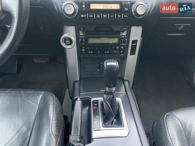 Серый Тойота Ленд Крузер Прадо, объемом двигателя 4 л и пробегом 240 тыс. км за 22950 $, фото 17 на Automoto.ua