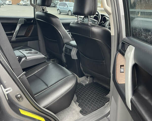 Серый Тойота Ленд Крузер Прадо, объемом двигателя 2.98 л и пробегом 139 тыс. км за 28000 $, фото 9 на Automoto.ua