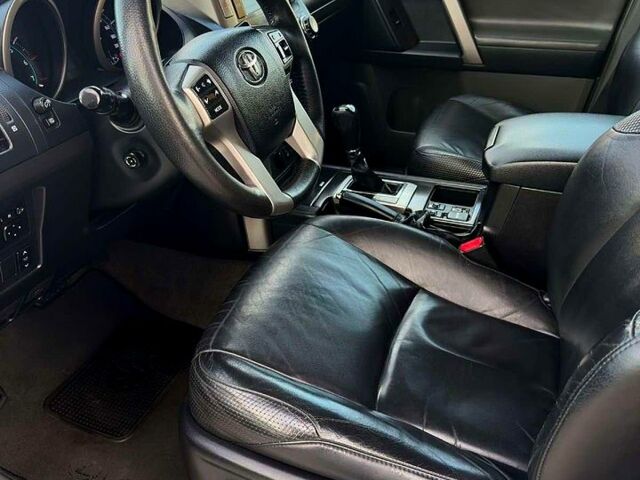 Сірий Тойота Ленд Крузер Прадо, об'ємом двигуна 4 л та пробігом 240 тис. км за 22950 $, фото 1 на Automoto.ua