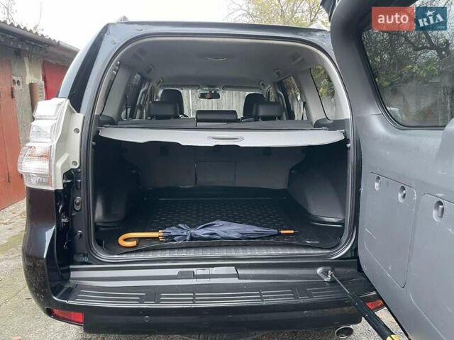 Серый Тойота Ленд Крузер Прадо, объемом двигателя 4 л и пробегом 240 тыс. км за 22950 $, фото 12 на Automoto.ua