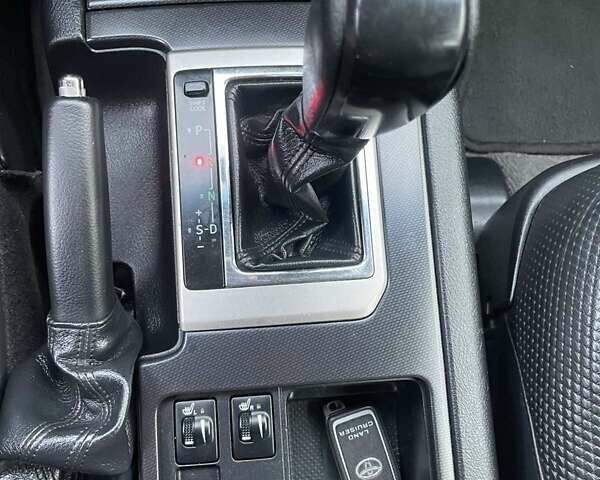 Серый Тойота Ленд Крузер Прадо, объемом двигателя 4 л и пробегом 240 тыс. км за 22950 $, фото 19 на Automoto.ua