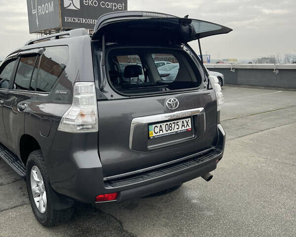 Серый Тойота Ленд Крузер Прадо, объемом двигателя 2.98 л и пробегом 139 тыс. км за 28000 $, фото 10 на Automoto.ua