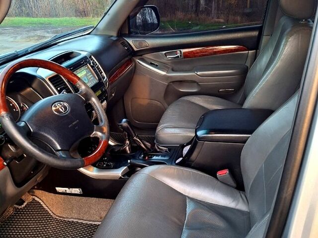 Сірий Тойота Ленд Крузер Прадо, об'ємом двигуна 4.5 л та пробігом 200 тис. км за 15000 $, фото 9 на Automoto.ua