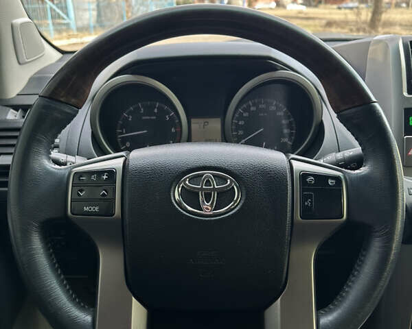 Серый Тойота Ленд Крузер Прадо, объемом двигателя 2.69 л и пробегом 104 тыс. км за 21500 $, фото 5 на Automoto.ua