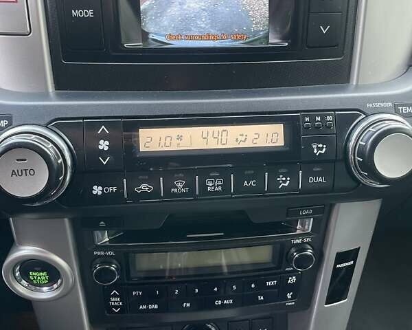 Серый Тойота Ленд Крузер Прадо, объемом двигателя 4 л и пробегом 240 тыс. км за 22950 $, фото 18 на Automoto.ua