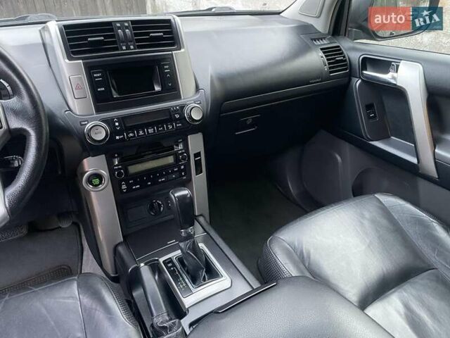 Серый Тойота Ленд Крузер Прадо, объемом двигателя 4 л и пробегом 240 тыс. км за 22950 $, фото 13 на Automoto.ua