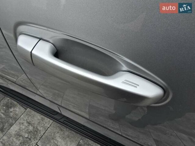 Серый Тойота Ленд Крузер Прадо, объемом двигателя 3 л и пробегом 281 тыс. км за 21900 $, фото 52 на Automoto.ua