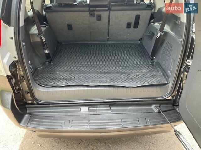 Сірий Тойота Ленд Крузер Прадо, об'ємом двигуна 3.96 л та пробігом 201 тис. км за 25000 $, фото 15 на Automoto.ua