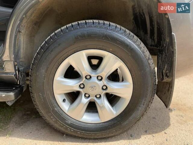 Сірий Тойота Ленд Крузер Прадо, об'ємом двигуна 3.96 л та пробігом 201 тис. км за 25000 $, фото 11 на Automoto.ua