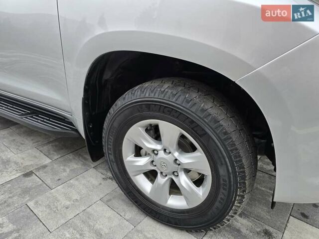 Серый Тойота Ленд Крузер Прадо, объемом двигателя 3 л и пробегом 281 тыс. км за 21900 $, фото 47 на Automoto.ua