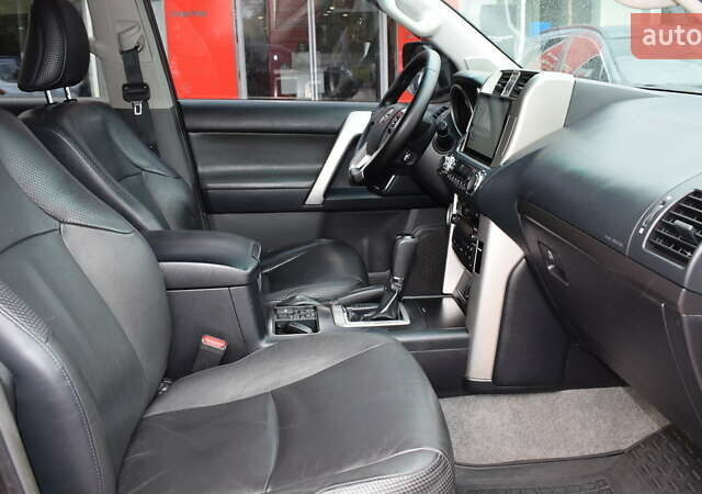 Серый Тойота Ленд Крузер Прадо, объемом двигателя 3.96 л и пробегом 295 тыс. км за 25900 $, фото 5 на Automoto.ua