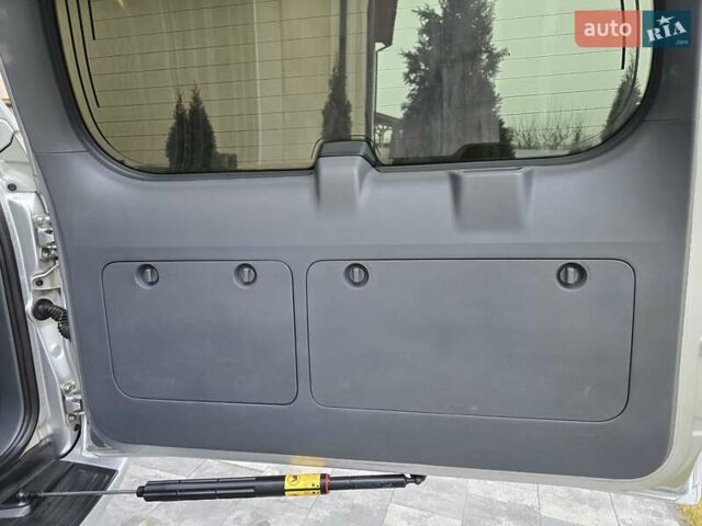 Серый Тойота Ленд Крузер Прадо, объемом двигателя 3 л и пробегом 281 тыс. км за 21900 $, фото 30 на Automoto.ua