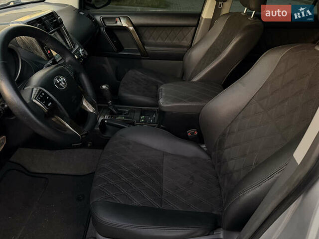 Серый Тойота Ленд Крузер Прадо, объемом двигателя 3 л и пробегом 243 тыс. км за 21500 $, фото 17 на Automoto.ua