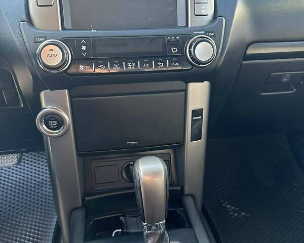 Серый Тойота Ленд Крузер Прадо, объемом двигателя 2.98 л и пробегом 280 тыс. км за 24000 $, фото 11 на Automoto.ua