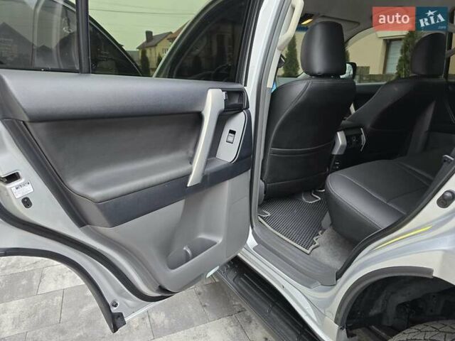 Серый Тойота Ленд Крузер Прадо, объемом двигателя 3 л и пробегом 281 тыс. км за 21900 $, фото 26 на Automoto.ua