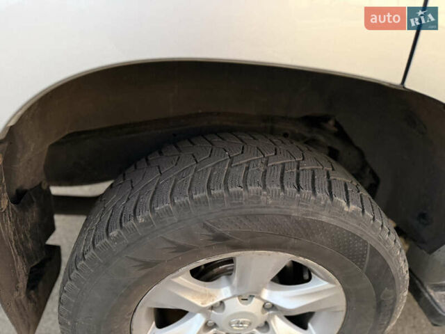 Серый Тойота Ленд Крузер Прадо, объемом двигателя 3 л и пробегом 243 тыс. км за 21500 $, фото 18 на Automoto.ua