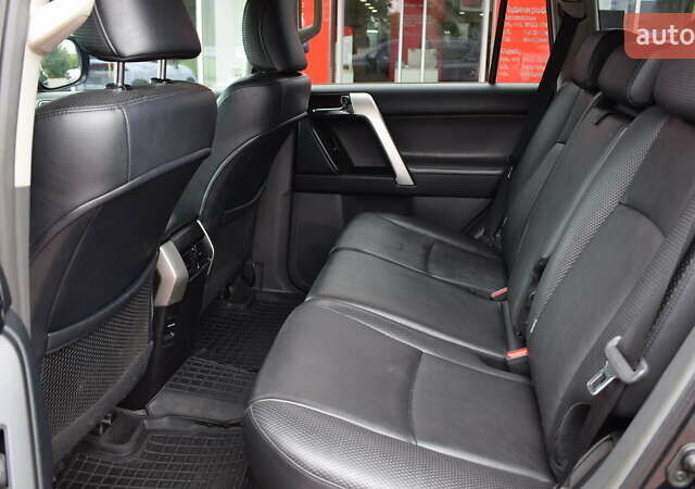 Серый Тойота Ленд Крузер Прадо, объемом двигателя 3.96 л и пробегом 295 тыс. км за 25900 $, фото 10 на Automoto.ua