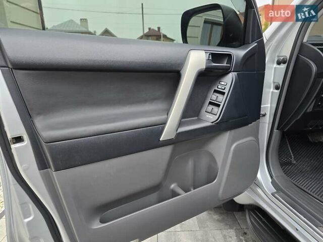 Серый Тойота Ленд Крузер Прадо, объемом двигателя 3 л и пробегом 281 тыс. км за 21900 $, фото 13 на Automoto.ua