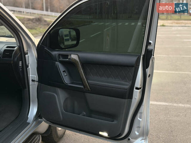 Серый Тойота Ленд Крузер Прадо, объемом двигателя 3 л и пробегом 243 тыс. км за 21500 $, фото 7 на Automoto.ua