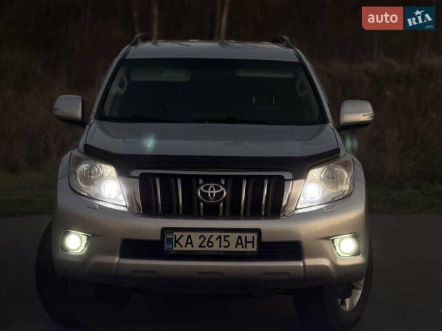 Серый Тойота Ленд Крузер Прадо, объемом двигателя 3 л и пробегом 243 тыс. км за 21500 $, фото 2 на Automoto.ua