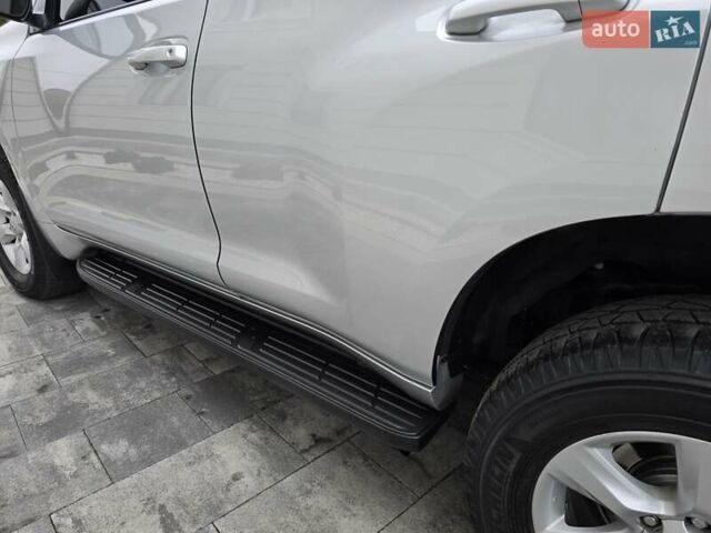 Серый Тойота Ленд Крузер Прадо, объемом двигателя 3 л и пробегом 281 тыс. км за 21900 $, фото 62 на Automoto.ua