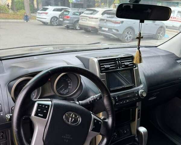 Серый Тойота Ленд Крузер Прадо, объемом двигателя 2.98 л и пробегом 267 тыс. км за 26000 $, фото 1 на Automoto.ua