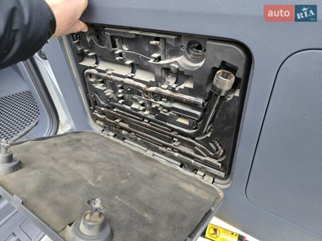 Серый Тойота Ленд Крузер Прадо, объемом двигателя 3 л и пробегом 281 тыс. км за 21900 $, фото 34 на Automoto.ua