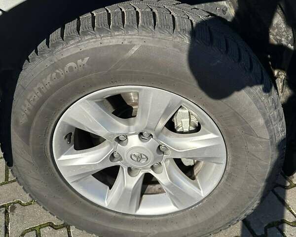 Серый Тойота Ленд Крузер Прадо, объемом двигателя 2.98 л и пробегом 280 тыс. км за 24000 $, фото 10 на Automoto.ua