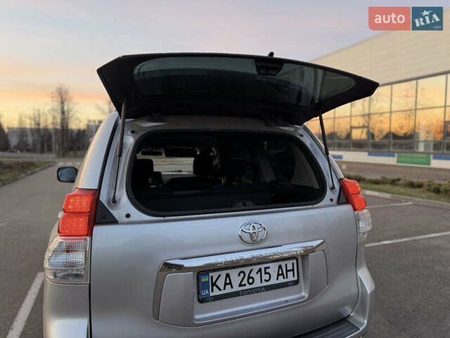 Серый Тойота Ленд Крузер Прадо, объемом двигателя 3 л и пробегом 243 тыс. км за 21500 $, фото 9 на Automoto.ua