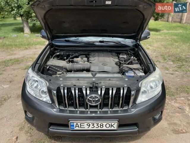 Сірий Тойота Ленд Крузер Прадо, об'ємом двигуна 3.96 л та пробігом 201 тис. км за 25000 $, фото 18 на Automoto.ua