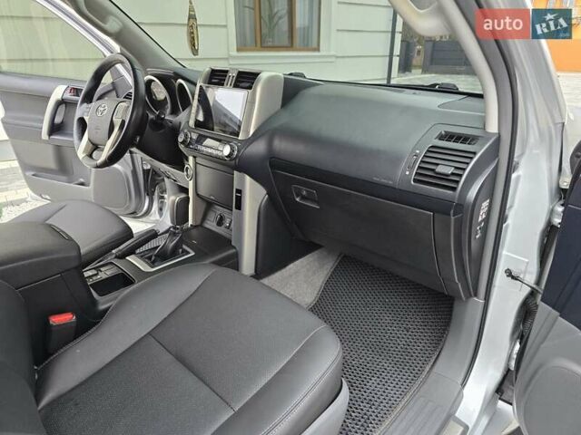 Серый Тойота Ленд Крузер Прадо, объемом двигателя 3 л и пробегом 281 тыс. км за 21900 $, фото 40 на Automoto.ua