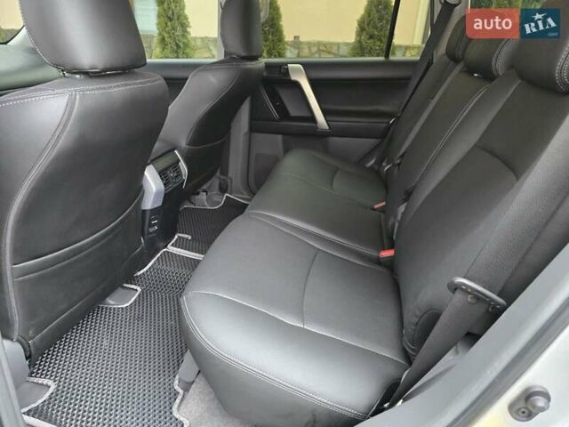 Серый Тойота Ленд Крузер Прадо, объемом двигателя 3 л и пробегом 281 тыс. км за 21900 $, фото 28 на Automoto.ua