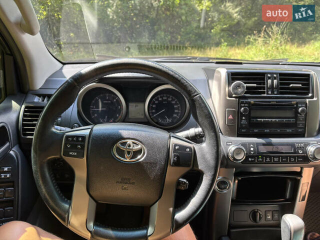 Сірий Тойота Ленд Крузер Прадо, об'ємом двигуна 2.98 л та пробігом 347 тис. км за 24000 $, фото 9 на Automoto.ua