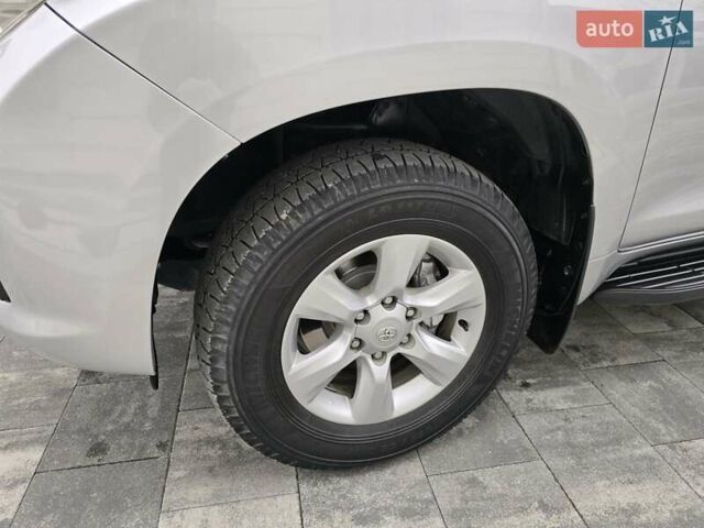 Серый Тойота Ленд Крузер Прадо, объемом двигателя 3 л и пробегом 281 тыс. км за 21900 $, фото 64 на Automoto.ua