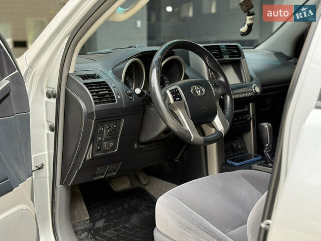 Тойота Ленд Крузер Прадо 2012 в Харькове на Automoto.ua Серый Тойота Ленд Крузер Прадо, объемом двигателя 4 л и пробегом 170 тыс. км за 20000 $, фото 18 на Automoto.ua
