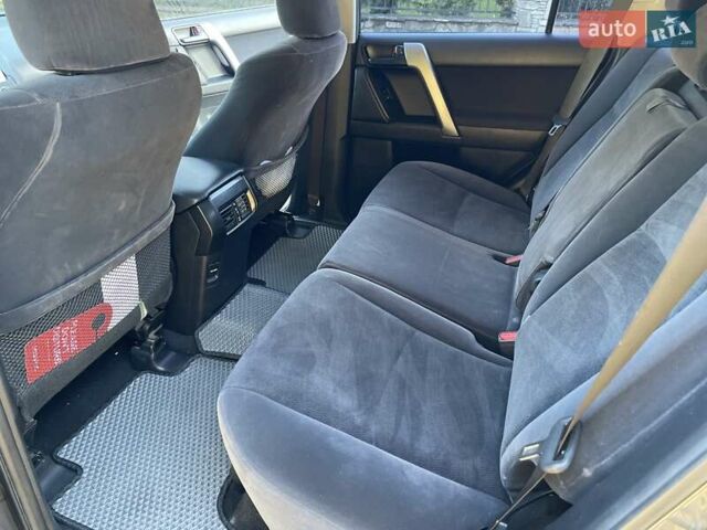 Серый Тойота Ленд Крузер Прадо, объемом двигателя 2.7 л и пробегом 238 тыс. км за 23558 $, фото 15 на Automoto.ua