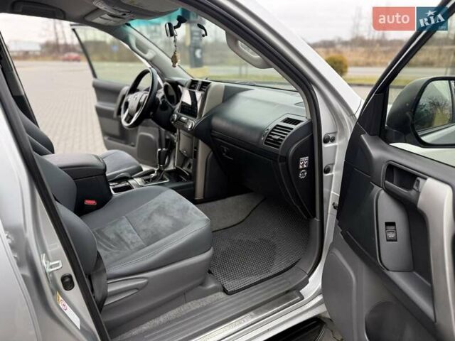 Сірий Тойота Ленд Крузер Прадо, об'ємом двигуна 2.98 л та пробігом 244 тис. км за 25500 $, фото 24 на Automoto.ua