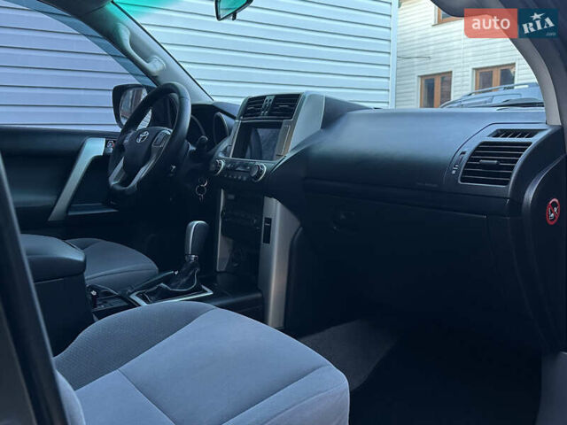 Серый Тойота Ленд Крузер Прадо, объемом двигателя 2.7 л и пробегом 173 тыс. км за 22900 $, фото 16 на Automoto.ua