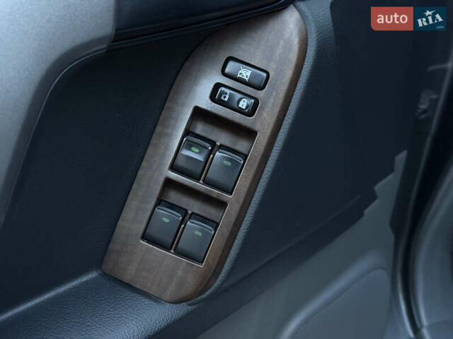 Серый Тойота Ленд Крузер Прадо, объемом двигателя 3 л и пробегом 259 тыс. км за 23500 $, фото 21 на Automoto.ua