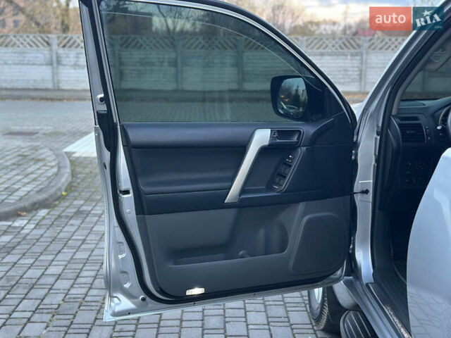 Серый Тойота Ленд Крузер Прадо, объемом двигателя 2.98 л и пробегом 225 тыс. км за 23999 $, фото 10 на Automoto.ua